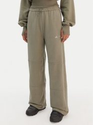 Adidas Spodnie dresowe JM1099 Zielony Regular Fit. Zielone spodnie dresowe damskie Adidas, bez wzorów, z bawełny. Za 299.99 zł.