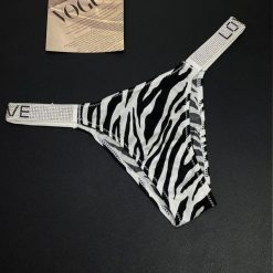 Stringi damskie z ozdobną gumką na co dzień i specjalne okazje Faygah. Czerwone majtki damskie Intica. Za 79.00 zł.