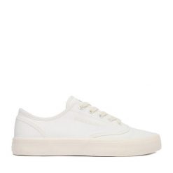 Tenisówki Guess Jeans. Białe trampki i tenisówki damskie Guess Jeans, z aplikacjami, z jeansu, bez zapięcia. Za 189.99 zł.