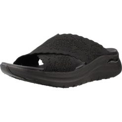 Sandały SKECHERS 164079S Czarny. Czarne sandały damskie Skechers, bez wzorów, z materiału, bez obcasa, bez zapięcia. Za 302.99 zł.