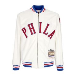 Strzelecka bluza dresowa Philadelphia 76ers Authentic Wilt Chamberlain 1966/67. Białe bluzy męskie Mitchell & Ness, bez wzorów, z dresówki, sportowe, bez ramiączek, bez kaptura. Za 954.50 zł.