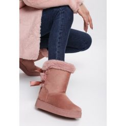 Różowe Śniegowce Melbury. Czerwone śniegowce damskie Renee, z futra, bez zapięcia. Za 79.99 zł.