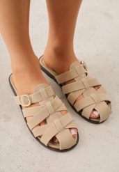 Beżowe Klapki Gladiatorki z Ozdobną Sprzączką Lusanatia. Brązowe klapki damskie Renee, bez wzorów, bez obcasa, na płaskiej podeszwie, bez zapięcia. Za 79.99 zł.