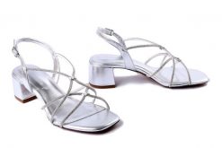 TAMARIS 1-28236-42 941 silver, sandały damskie. Szare sandały damskie Tamaris, bez wzorów, z gumy, bez obcasa, na obcasie, bez zapięcia. Za 209.93 zł.