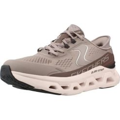 Buty SKECHERS 150510S Brązowy. Brązowe obuwie trekkingowe damskie Skechers, z materiału, bez zapięcia. Za 447.99 zł.
