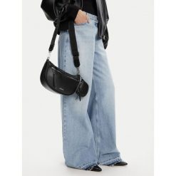 Torebka JENNY. Czarne listonoszki damskie Jenny, bez wzorów, bez dodatków. Za 129.99 zł.