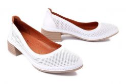 ARTIKER RELAKS 52C0613 biały, półbuty damskie. Białe czółenka damskie Artiker Relaks, bez wzorów, ze skóry, bez obcasa, na obcasie, bez zapięcia. Za 167.94 zł.