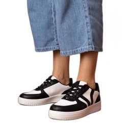 Czarne sneakersy trampki zdobione brokatem. Czarne trampki i tenisówki damskie z aplikacjami, z gumy, bez zapięcia. Za 84.78 zł.