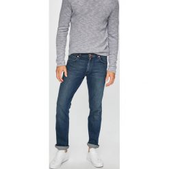 Wrangler - Jeansy Greensboro. Niebieskie jeansy męskie Wrangler, z bawełny. W wyprzedaży za 279.90 zł.