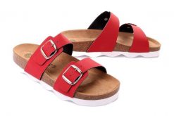 DR. BRINKMANN 700272-04 rot, klapki damskie. Czerwone klapki damskie Dr. Brinkmann, na lato, bez wzorów, bez obcasa, bez zapięcia. Za 244.90 zł.