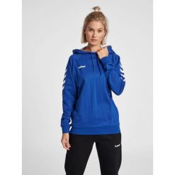 Bluza damska z kapturem Hummel hmlGO. Niebieskie bluzy damskie Hummel, na wiosnę, xs, z aplikacjami, z bawełny, klasyczne, bez ramiączek, z kapturem. Za 185.65 zł.