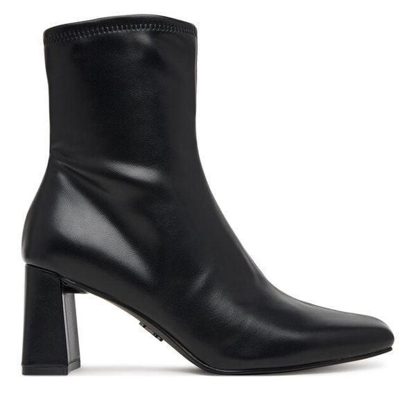 Botki Steve Madden. Czarne botki damskie Steve Madden, bez wzorów, bez obcasa, na słupku, bez zapięcia. Za 429.99 zł.