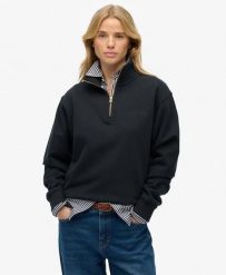 Superdry Sweter półgolf z zamkiem Essential Logo – Luźny krój. Niebieskie swetry nierozpinane damskie Superdry, bez wzorów, z bawełny, bez kołnierzyka, bez ramiączek. Za 279.65 zł.