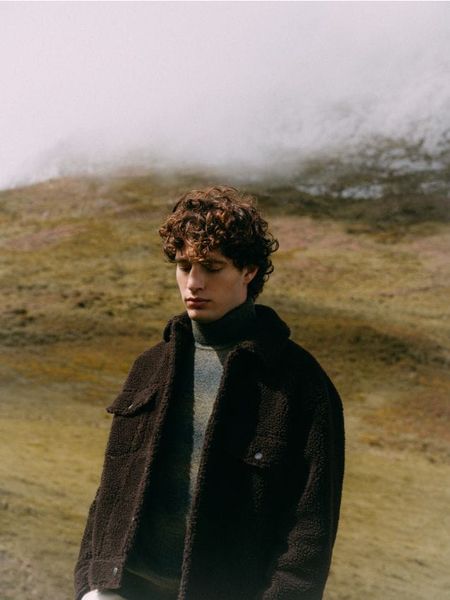 Kurtka sherpa - brązowy. Brązowe kurtki męskie Reserved, l, bez wzorów, bez kaptura. W wyprzedaży za 59.99 zł.