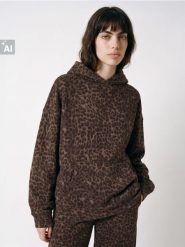Dresowa bluza hoodie z kieszenią w panterkę - wielobarwny. Bluzy damskie Sinsay, l, bez wzorów, z dresówki, sportowe, bez ramiączek, bez kaptura. Za 59.99 zł.