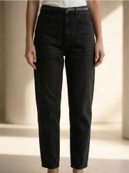 Jeansy balloon high waist z paskiem - czarny. Czarne jeansy damskie Sinsay, bez wzorów, z jeansu, z podwyższonym stanem. Za 69.99 zł.