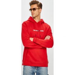 Tommy Jeans - Bluza. Czerwone bluzy męskie Tommy Jeans, l, z aplikacjami, z bawełny, bez ramiączek, z kapturem. W wyprzedaży za 269.90 zł.