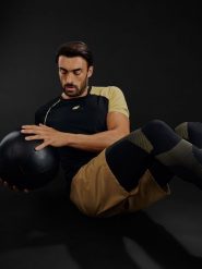 4F Koszulka trenignowa regular szybkoschnąca męska - czarna L. Czarne koszulki sportowe męskie 4F, l, bez wzorów, bez ramiączek, na fitness i siłownię. Za 129.99 zł.