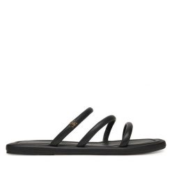 Klapki Tommy Hilfiger. Czarne klapki damskie Tommy Hilfiger, bez wzorów, bez obcasa, bez zapięcia. Za 259.99 zł.