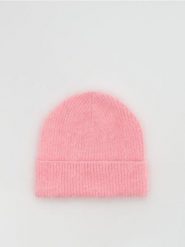 Czapka beanie - pastelowy róż. Czerwone czapki damskie Reserved, bez wzorów. Za 59.99 zł.