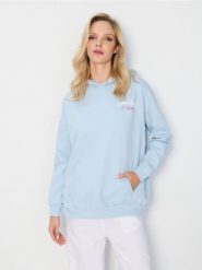 Bluza hoodie z napisem na plecach - błękitny. Niebieskie bluzy damskie Sinsay, l, bez wzorów, bez ramiączek, bez kaptura. W wyprzedaży za 29.99 zł.