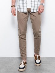 Spodnie męskie chinosy SLIM FIT - ciemnobeżowe V9. Brązowe eleganckie spodnie męskie Ombre Clothing, bez wzorów, z bawełny. W wyprzedaży za 69.99 zł.