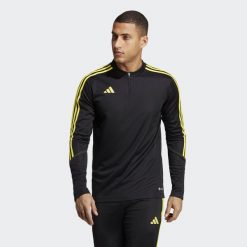 Bluza Tiro 23 Club Training. Czarne bluzy męskie Adidas, s, bez wzorów, z materiału, sportowe, bez ramiączek, bez kaptura. Za 106.99 zł.