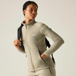 Damska kurtka polarowa Malana Softshell z zamkiem błyskawicznym. Niebieskie kurtki sportowe damskie Regatta, l, bez wzorów, z elastanu, bez ramiączek, bez kaptura. Za 159.99 zł.