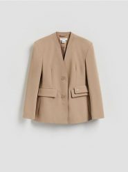 Marynarka z poduszkami na ramionach - beżowy. Brązowe marynarki i żakiety damskie Reserved, bez wzorów, z tkaniny, bez kołnierzyka, bez ramiączek. Za 359.99 zł.