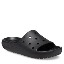 Klapki Crocs. Czarne klapki damskie Crocs, bez wzorów, bez obcasa, bez zapięcia. Za 109.99 zł.