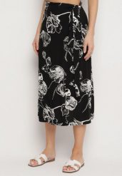 Czarna Kopertowa Spódnica z Wysokim Stanem w Kwiaty z Wiązaniem Lunavessa. Czarne spódnice damskie Born2be, na co dzień, uniwersalny, bez wzorów, eleganckie, z podwyższonym stanem, midi, kopertowe. Za 34.99 zł.
