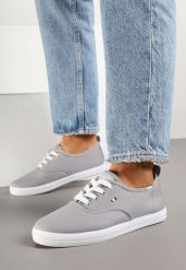 Jasnoszare Tenisówki Vices w Klasycznym Stylu Gallriva. Szare trampki i tenisówki damskie Born2be, bez wzorów, bez zapięcia. Za 59.99 zł.