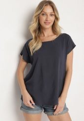 Granatowa Bluzka z Wiskozy o Kroju Oversize Liruvia. Niebieskie bluzki damskie Born2be, l, bez wzorów, z jeansu, bez kołnierzyka, bez ramiączek. Za 49.99 zł.