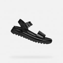 Damskie sandały Geox Xand 2.1S D. Czarne sandały damskie Geox, bez wzorów, z gumy, bez obcasa, bez zapięcia. Za 400.99 zł.