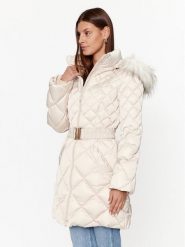 Guess Płaszcz zimowy W3BL36 WEX52 Beżowy Regular Fit. Brązowe płaszcze damskie Guess, na zimę, xl, z aplikacjami, z syntetyku, bez kołnierzyka, bez kaptura. Za 1,869.00 zł.
