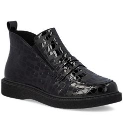 Skórzane botki damskie lakierowane kroko czarne Rieker 71150-00. Czarne botki damskie Rieker, bez wzorów, z lakierowanej skóry, bez obcasa, bez zapięcia. Za 369.00 zł.