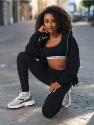 Legginsy - czarny. Czarne legginsy damskie Sinsay, bez wzorów, z bawełny. Za 12.99 zł.