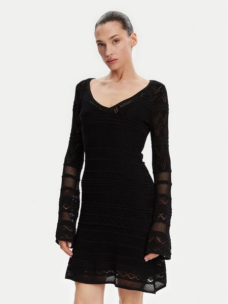 Guess Sukienka dzianinowa W5GK48 Z3E22 Czarny Slim Fit. Czarne sukienki damskie Guess, s, z aplikacjami, z dzianiny, bez kołnierzyka, bez ramiączek. Za 329.99 zł.