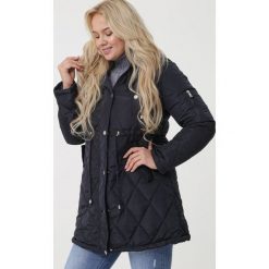 Czarna Kurtka Subiaco. Czarne kurtki damskie Born2be, na zimę, xl, bez wzorów, bez kaptura. Za 189.99 zł.