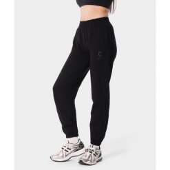 Spodnie dresowe sportowe dla kobiet Carpatree Varsity Chic. Czarne spodnie dresowe damskie Carpatree, bez wzorów, z dresówki, sportowe. W wyprzedaży za 212.49 zł.