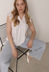 Biała Bawełniana Bluzka z Kwiatowym Haftem i Falbankami Sabrilato. Białe bluzki damskie Born2be, m, bez wzorów, z bawełny, biznesowe, bez kołnierzyka, bez ramiączek. Za 69.99 zł.