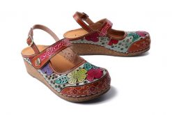 LAURA VITA 0004132 FACSCINEO 0321 camel, sandały damskie. Zielone sandały damskie Laura Vita, z aplikacjami, bez obcasa, na koturnie, bez zapięcia. Za 327.17 zł.