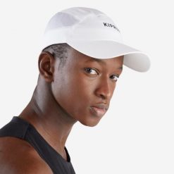 Czapka z daszkiem do biegania Kiprun V2. Białe czapki damskie KIPRUN, bez wzorów, z elastanu, sportowe. Za 39.99 zł.