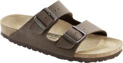 Klapki Birkenstock Arizona Mocca Dorosłych. Brązowe klapki męskie Birkenstock, bez wzorów, z materiału, bez zapięcia. Za 359.00 zł.