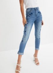 Jeansy skinny, średni stan, krótsza nogawka. Niebieskie jeansy damskie bonprix, bez wzorów, z jeansu, krótkie. Za 147.99 zł.