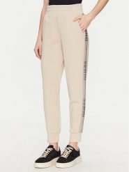 Guess Spodnie dresowe W5RB00 KBYE2 Écru Regular Fit. Spodnie dresowe damskie Guess, z aplikacjami, z dresówki. Za 249.99 zł.