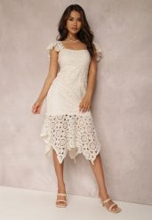 Beżowa Sukienka Andramia. Brązowe sukienki damskie Renee, m, z aplikacjami, z koronki, bez kołnierzyka, bez ramiączek, midi, dopasowane. Za 149.99 zł.