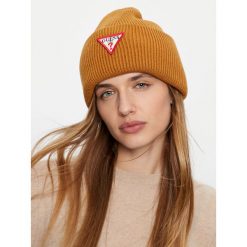 Czapka Guess. Brązowe czapki damskie Guess, na zimę, z aplikacjami. Za 229.99 zł.