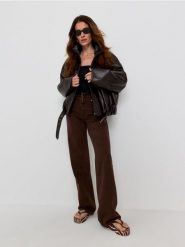 Jeansy straight wide leg z wysokim stanem - brązowy. Brązowe jeansy damskie Sinsay, bez wzorów, z jeansu, z podwyższonym stanem. Za 59.99 zł.