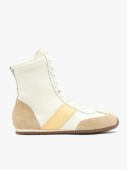 Biało-beżowe buty sportowe za kostkę. Białe obuwie sportowe damskie Ryłko, bez wzorów, ze skóry, z okrągłym noskiem, bez zapięcia. Za 549.99 zł.